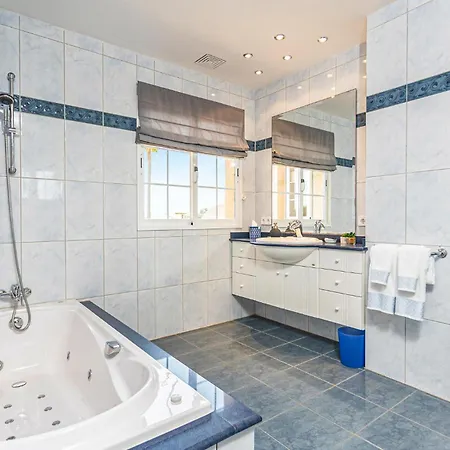 Holiday home Awesome In Cala Bona With Kitchen